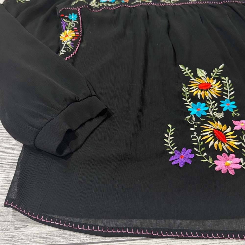 Chic Black Blouse with Vibrant Floral Embroidery - Picture 4 of 6